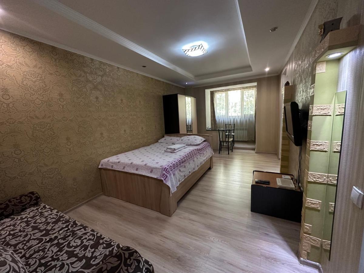 One-Room Apartment Opposite Almaty Airport Turksib エクステリア 写真