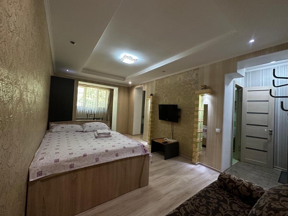 One-Room Apartment Opposite Almaty Airport Turksib エクステリア 写真
